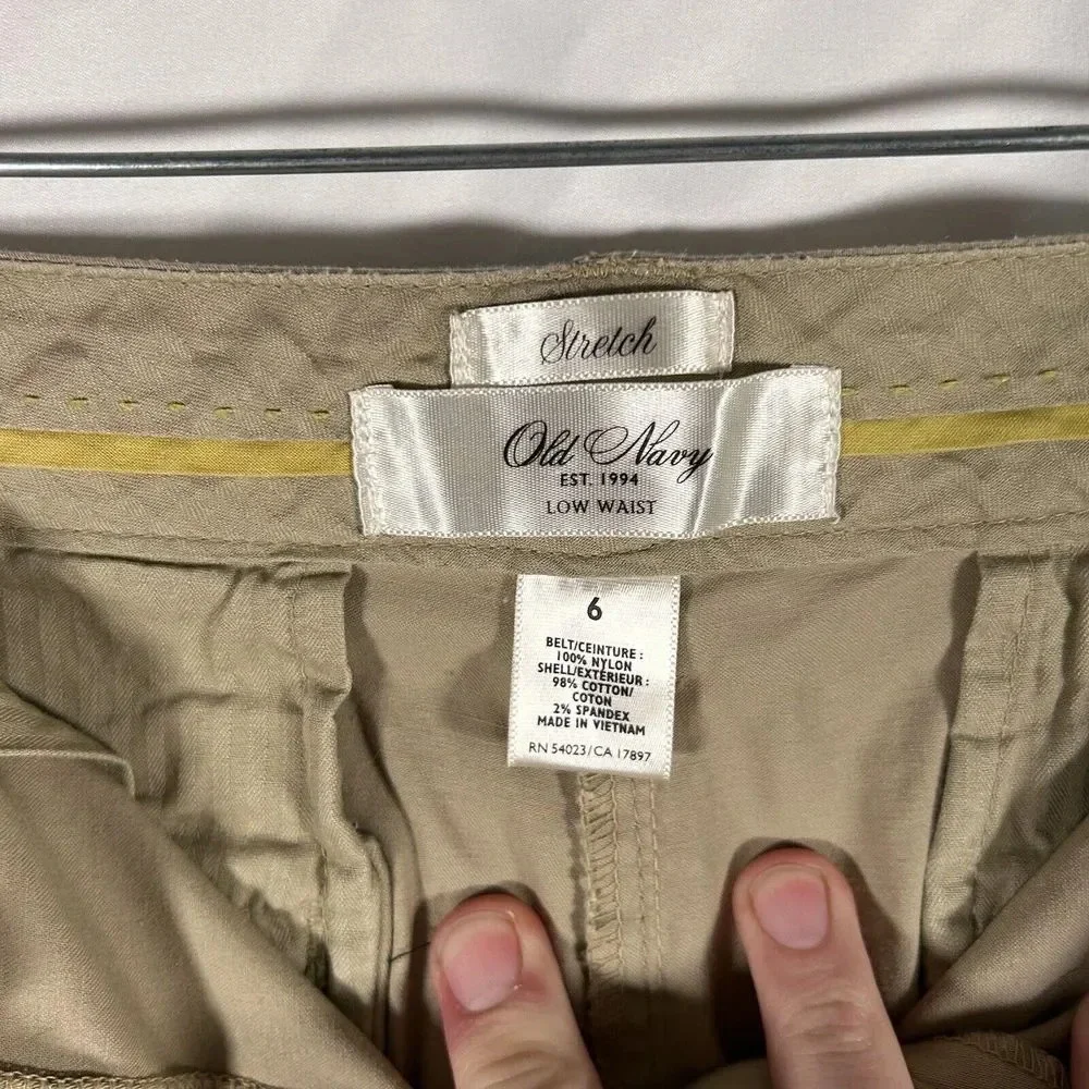 Old Navy Shorts Women's 6 Khaki Stretch Low Waist Cotton Blend Rolled Hem